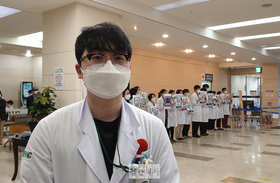 김형호 이대목동병원 전공의 대표는 전공의들이 파업에 동참할 수밖에 없는 환경을 만든 정부를 비판했다. 