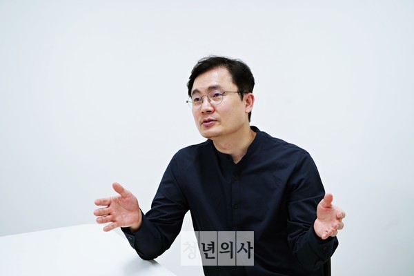 세브란스병원 심장내과 장혁재 교수는 청년의사 유튜브 채널 '의대도서관'에 출연해 한국형 폐동맥고혈압 표준진료지침 마련과 국내 치료환경 변화의 필요성을 이야기했다.