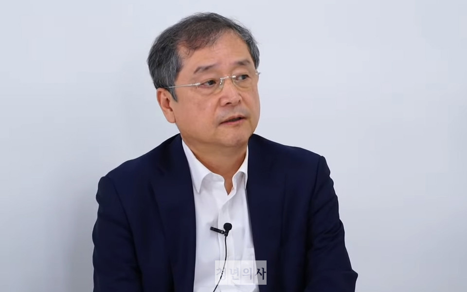 의협 안덕선 의료정책연구소장은 지난 11일 청년의사 유튜브 채널 K-헬스로그에서 진행된 '코로나 파이터스 라이브'(코파라)에 출연해 의대생 단체행동으로 촉발된 인턴제 개편 논의에 대해 이야기했다.