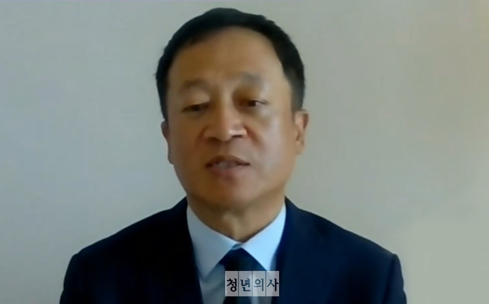 서울대병원 권용진 교수는 지난 15일 청년의사 유튜브 채널 K-헬스로그에서 진행된 '코로나 파이터스 라이브'와 가진 화상 인터뷰에서 지방 병원 의사 인력난의 원인에 대해 이야기했다.