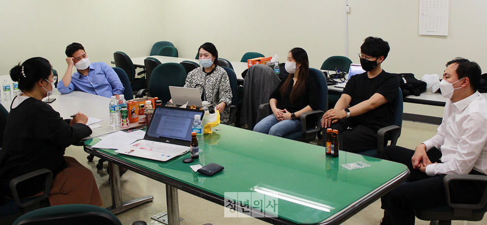 청년의사는 지난 13일 서울아산병원에서 전공의들과 인터뷰를 갖고 의료인 처벌을 강화하는 법안들에 대한 생각을 들어봤다. 이 자리에는 서울아산병원 전공의협의회 비상대책위원회 소속 전공의들과 대한전공의협의회 한재민 회장, 서연주 전 대전협 부회장도 함께 했다.