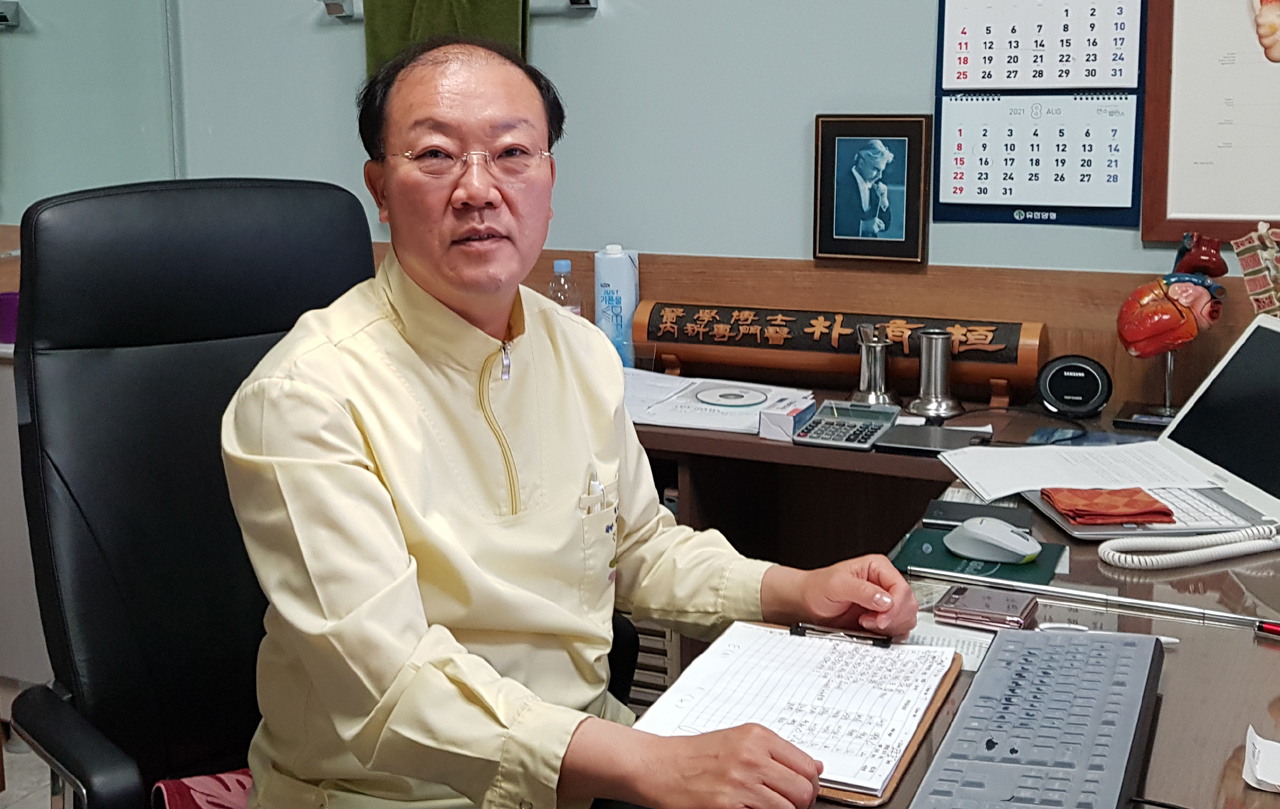 박유환 광주광역시의사회장은 대한의사협회 출입기자단과 가진 인터뷰에서 광주 지역 한방병원 수가 너무 많아 과잉 경쟁이 벌어지고 있다고 우려했다.