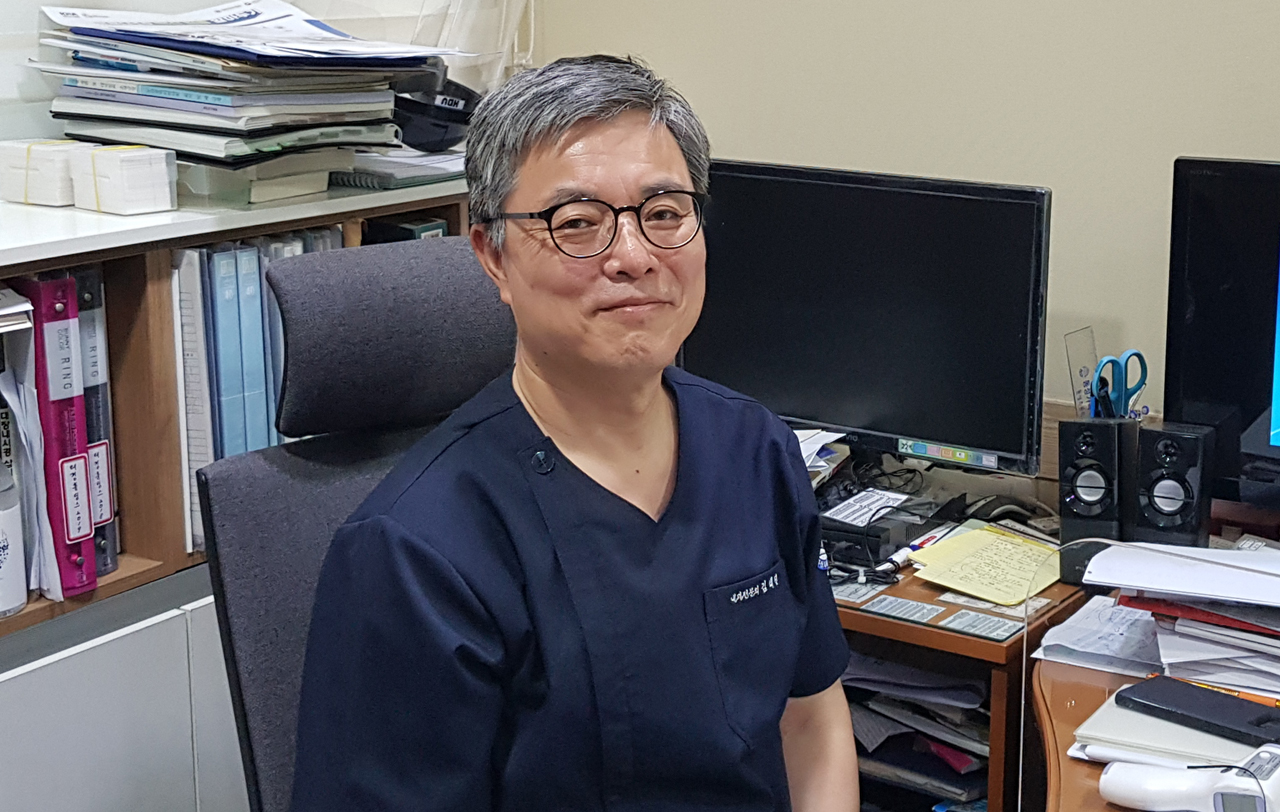 김태진 부산시의사회장은 최근 대한의사협회 출입기자단과 가진 인터뷰에서 의협이 전문가단체로서 위상을 찾으려면 대국민 신뢰부터 회복해야 한다고 강조했다.