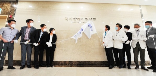 국립암센터는 지난 9일 국가암예방검진동 7층에서 국가암데이터센터 현판식을 개최했다(사진제공: 국립암센터).