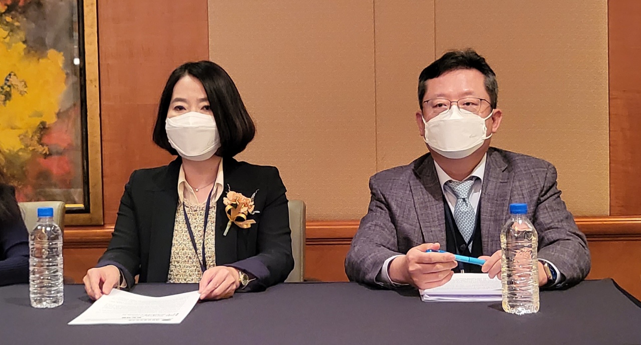 31�� ���ѽŰ���ǻ�ȸ �м���ȸ ���ڰ���ȸ���� ������ ȸ��(���� ����)�� SSRI ó�� ��ȭ ���ɼ��� �����ƴ�. ����, ������ ����ȸ��(���� ������)�� �ǻ�ȸ ���� ������ ���� ��ȭ�� �����ڴٰ� �ߴ�.  