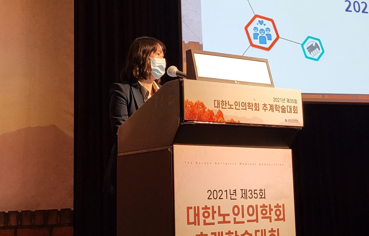 7일 열린 대한노인학회 추계학술대회에서 보건복지부 보험급여과 장태영 사무관은 '일차의료 방문진료 시범사업' 활성화를 위해 새로운 개편 방안을 모색하겠다고 했다.