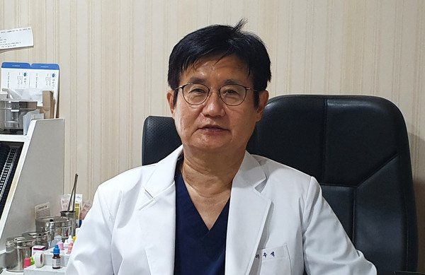 이우석 경상북도의사회장은 최근 대한의사협회 출입기자단과 가진 인터뷰에서 코로나19 대응 등 의료 현안에 대한 입장을 밝혔다.