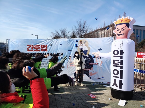 ​���Ѱ�ȣ��ȸ�� 9�� ��ȸ ���� �տ��� ����ȣ�� ������ �ҹ����ᡤ�ҹ��Ƿ��� ������ ���� ������ȸ���� �����ߴ�. (������ó : ���Ѱ�ȣ��ȸ)​