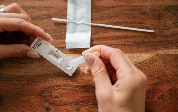 ������ ��ӿ��� ��ü�� ä���� ����ϴ� �ڰ��˻�ŰƮ�� PCR �˻� ��� �ΰ����� 20% �̸����� ���� ������ �˷�����. 