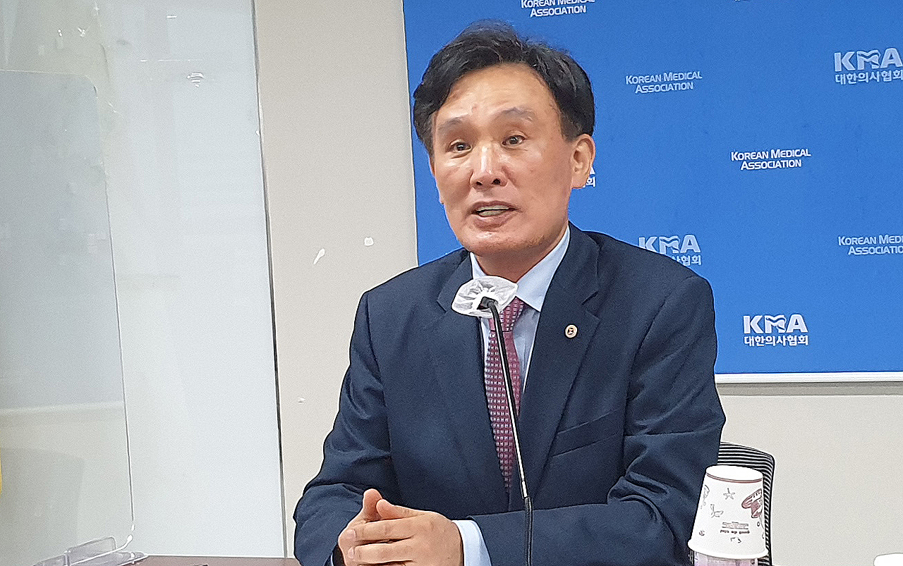 대한의사협회 대의원회 박성민 의장은 지난 12일 용산임시회관에서 출입기자단과 간담회를 갖고 제74차 정기대의원총회에서 논의될 안건 등에 대해 이야기했다.