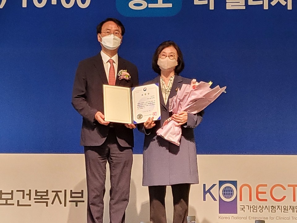 메디라마 문한림 대표(왼쪽) 모습.