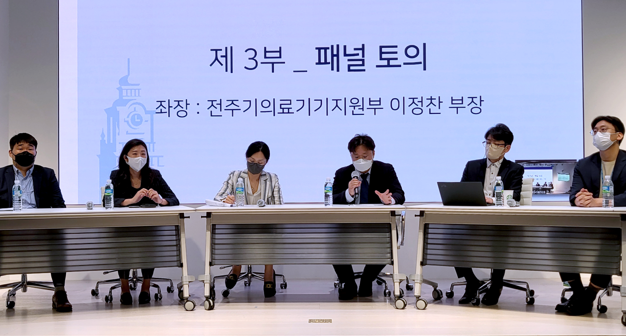 서울대병원은 지난 20일  AI 임상시험센터 개소식 기념 세미나를 열고 센터 발전 방향을 논의했다.
