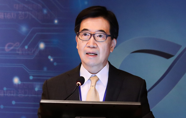 가이드라인 개정위원장인 국립암센터 국제암대학원대학 박중원 교수는 지난달 24일 열린 대한간암학회 제16차 정기학술대회에서 개정된 가이드라인을 발표했다(사진제공: 국립암센터).