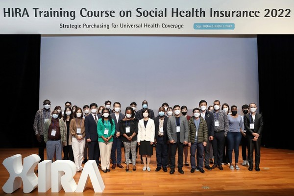 건강보험심사평가원이 지난 20일부터 23일까지 개최한 ‘2022년도 국제연수과정(HIRA Training Course on Social Health Insurance 2022)’에 8개국 13명의 공무원과 보건의료전문가들이 참여했다. 