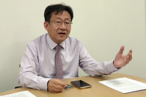 삼성서울병원 박희철 양성자치료센터장은 “수술도 안 되면서 방사선이나 항암제도 애매한 ‘회색지대’를 양성자 치료가 조금씩 지워나가는데 도움이 된다"며 다학제 진료 중요성을 강조했다.