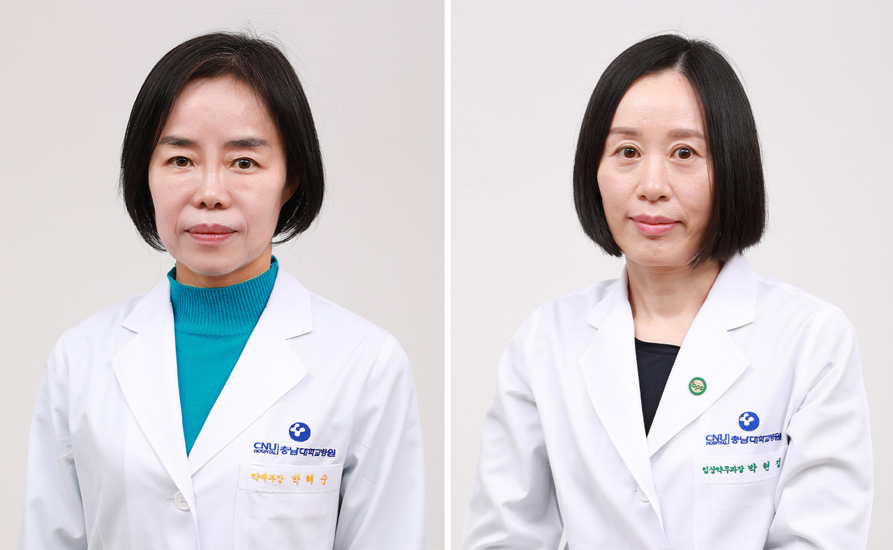 충남대병원 약제부 박혜순 부장(왼쪽), 박현정 임상약무과장(사진제공: 충남대병원).