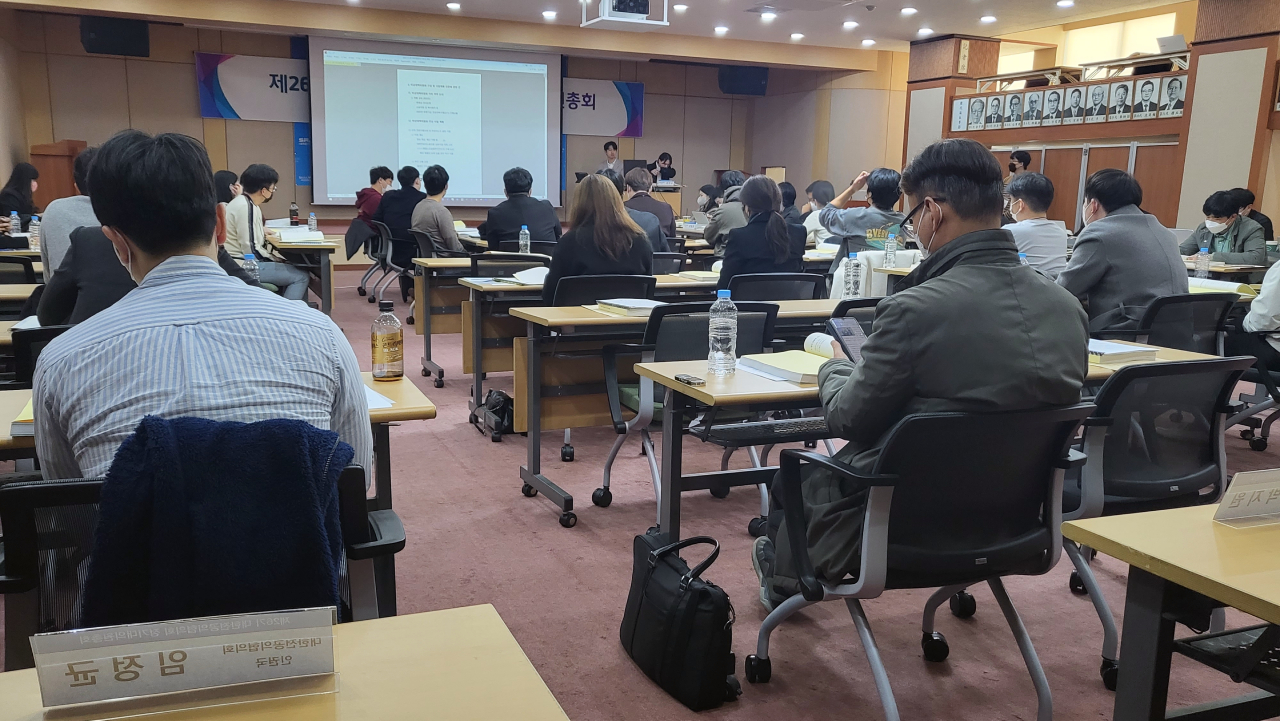 전공의들이 초과 근무에 걸맞는 보상을 요구하고 나섰다. 근무 시간을 정확히 계측해 그에 상응하는 보상을 받는 방향으로 근무환경 개선이 필요하다고 했다(ⓒ 청년의사).