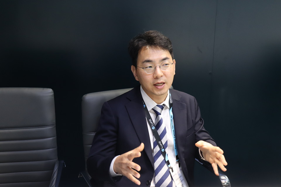 루닛 김기환 최고의학책임자(CMO)가 RSNA 2022 루닛 부스에서 앞으로의 계획을 밝혔다.  