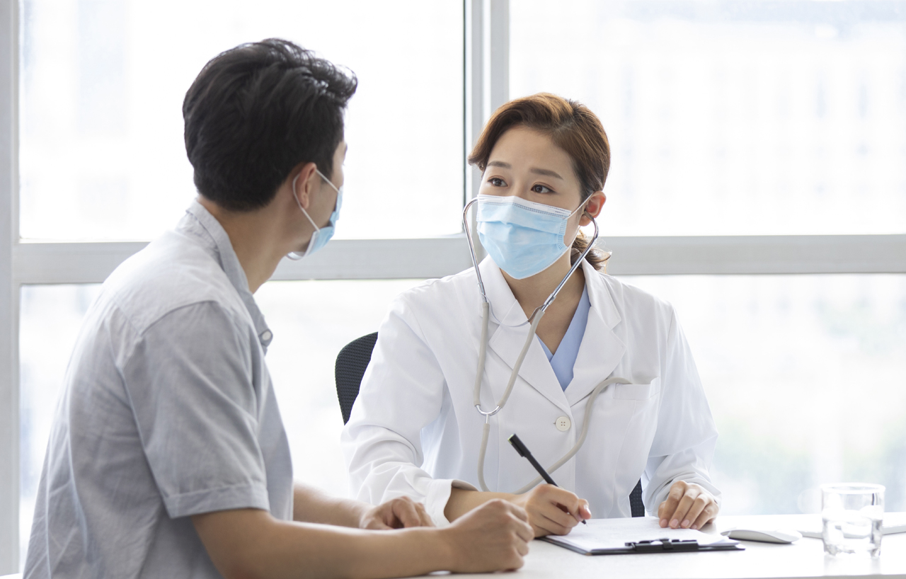 국가 일반건강검진에서 문진 항목은 세분화되고 질 관리 중요성이 커지고 있지만 관련 수가는 외래 환자 초진 진찰료의 52%에 불과하다는 지적이다(사진출처: 게티이미지).