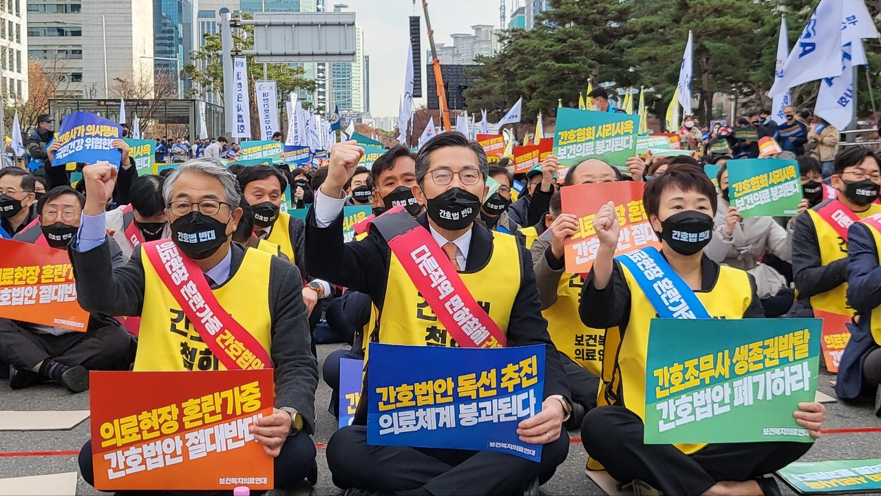 대한의사협회 이필수 회장이 회원 권익 보호에 실패했다며 책임론에 휩싸였다(ⓒ청년의사)