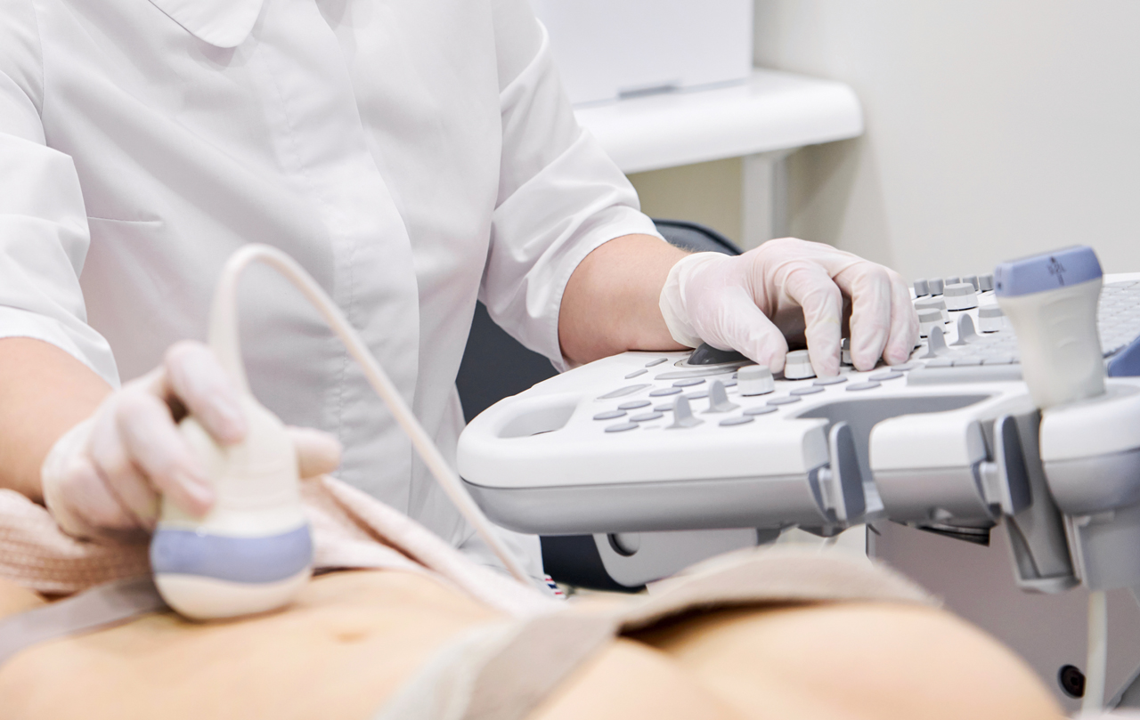 대한산부인과학회는 대법원 판결로 논란이 된 사건 당사자인 한의사 A씨가 운영하는 한의원이 초음파 사진을 근거로 치료사례로 소개한 35건을 검토한 결과를 대한의사협회를 통해 법원에 제출한 바 있다(사진출처: 게티이미지).