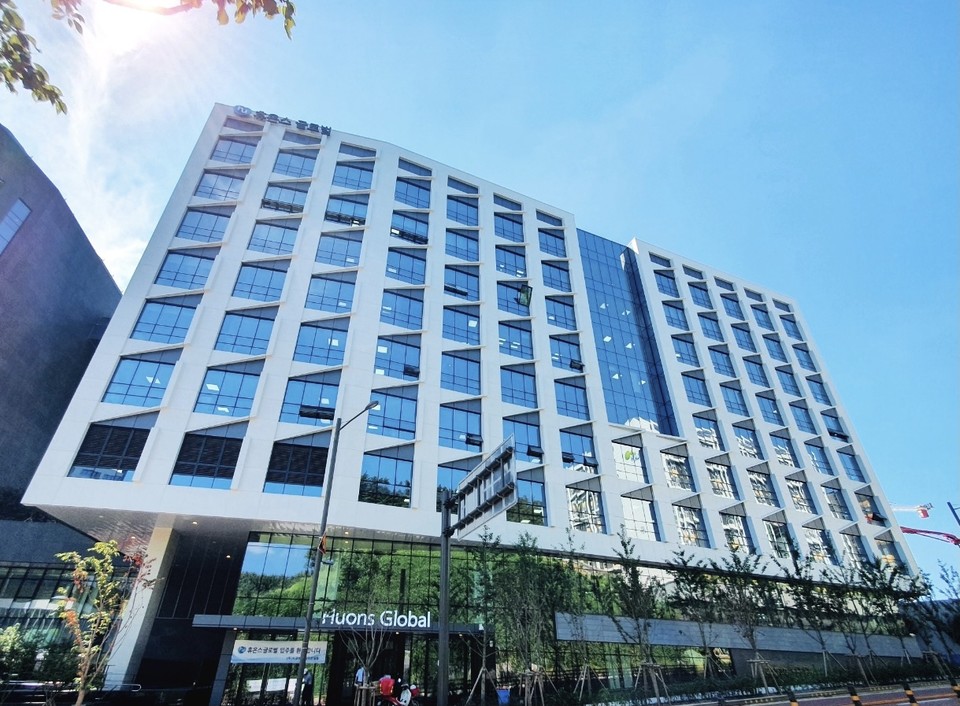 휴온스그룹 신사옥 전경.