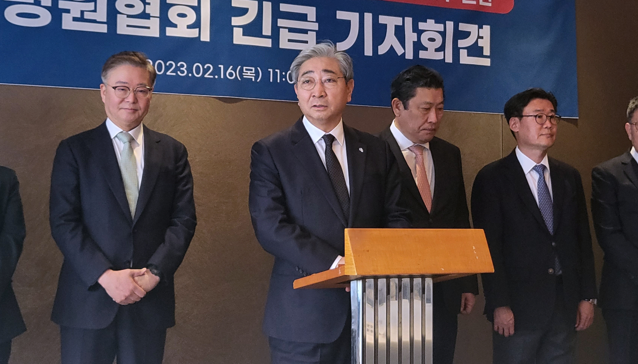 대한병원협회는 16일 긴급 기자회견을 열고 의료인 면허관리강화법과 간호법이 국회 본회의에 직회부된 것에 우려를 표했다(ⓒ청년의사)