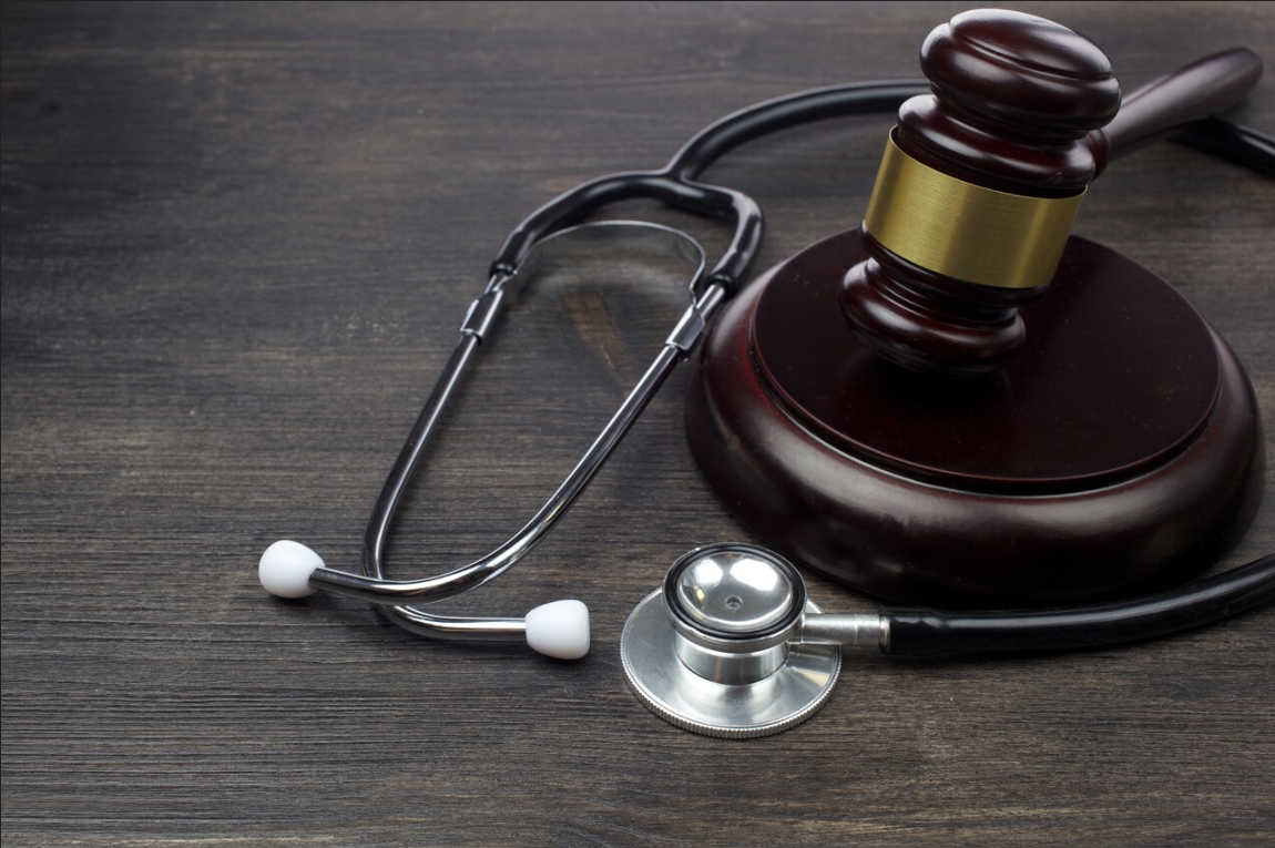 국회 본회의로 넘어간 의료인 면허취소법(의료법 개정안)이 과도한 징벌적 규제 법안이라며 전면 철회를 촉구하는 목소리가 커지고 있다(이미지출처: 게티이미지).