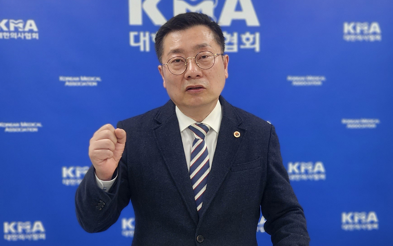 대한의사협회 박명하 비상대책위원장은 27일 의협 출입기자단과 가진 간담회에서 향후 투쟁 방향을 이야기하며 간호법과 '의료인 면허취소법'(의료법 개정안) 저지를 위해 총파업도 불사하겠다고 했다(ⓒ청년의사).