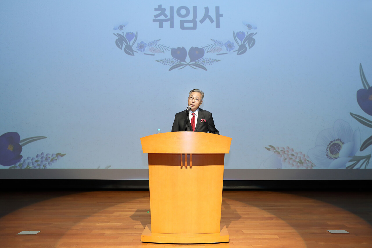 제11대 건강보험심사평가원장에 오른 강중구 신임 원장이 "심평원의 발전을 위해 그동안 쌓아왔던 경험과 노하우를 심평원 발전을 위해 온전히 쏟아 붓겠다”는 의지를 드러냈다(사진제공: 건강보험심사평가원).