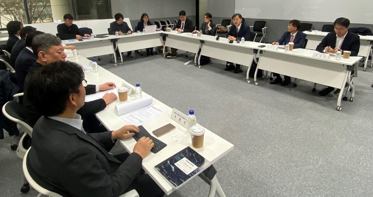 보건복지부와 대한의사협회가 한달여만에 의료현안협의체를 재개하자 간호법 저지 등 의료계 투쟁 전선에 혼란을 준다는 주장이 나왔다(ⓒ청년의사).