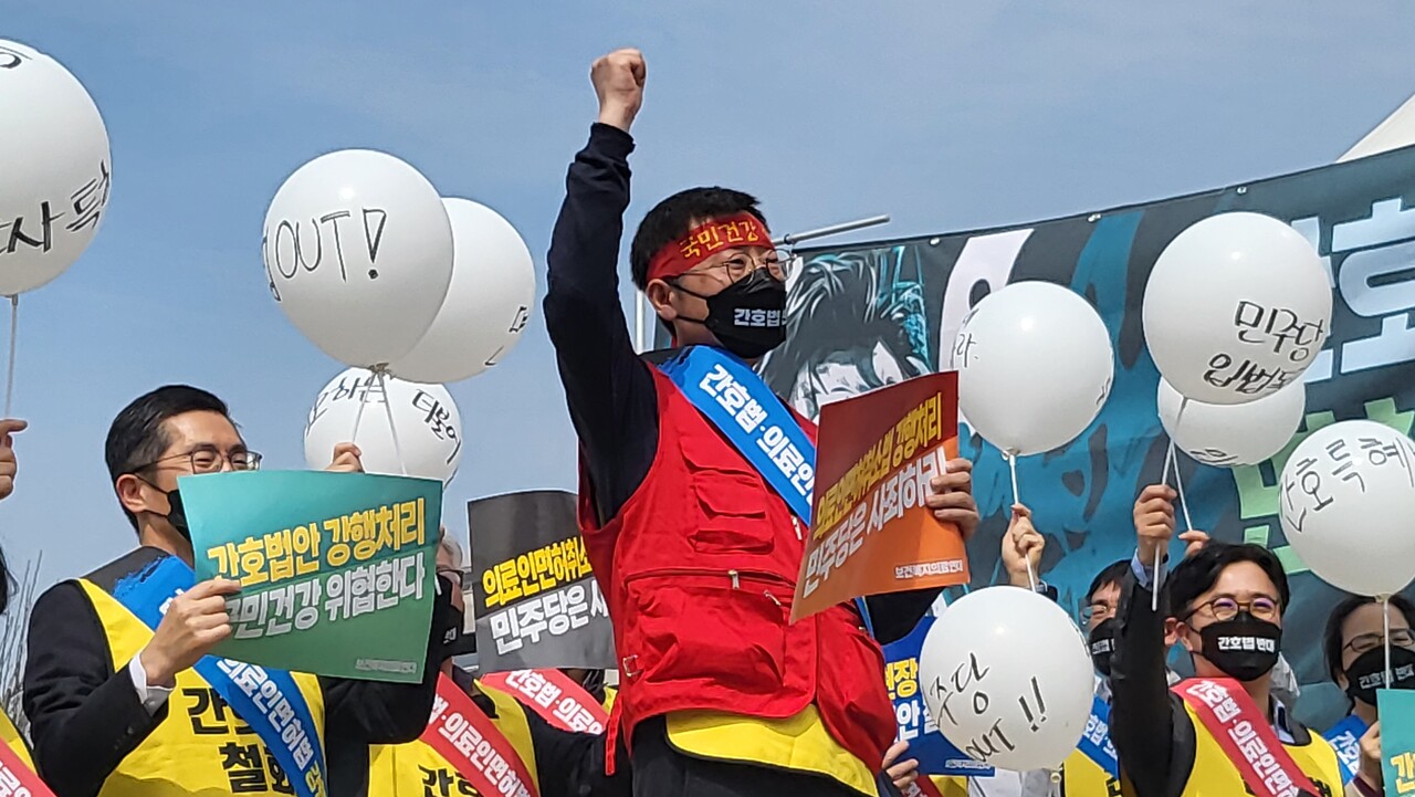 박명하 비대위원장은 간협이 간호법을 통해 돌봄 영역을 확대하겠다는 속내를 드러냈다고 강하게 비판했다(ⓒ청년의사).