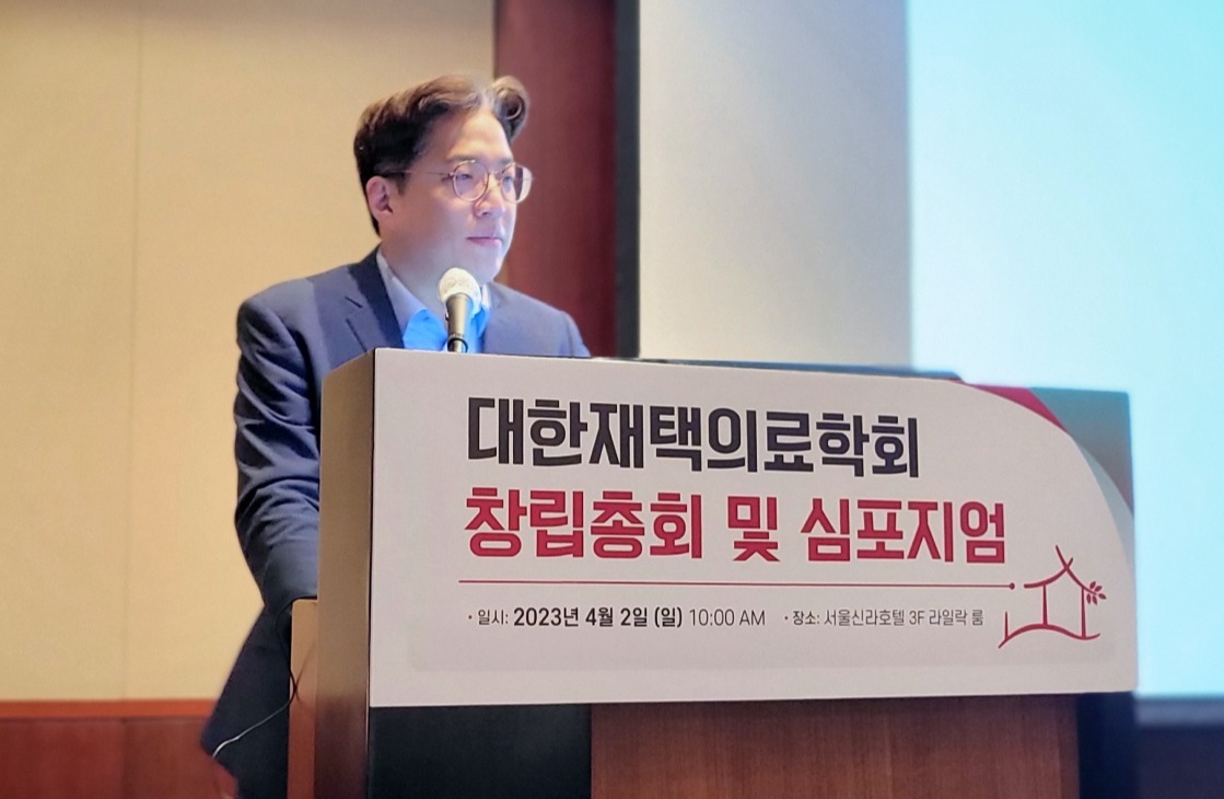 세브란스병원 노년내과 김광준 교수는 지난 2일 대한재택의료학회 심포지엄에서 재택의료 분야도 디지털 헬스케어를 도입해 질 향상과 비용 저감을 이뤄야 한다고 했다(ⓒ청년의사).