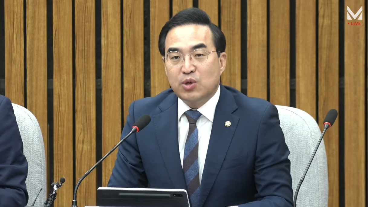 더불어민주당 박홍근 원내대표는 12일 열린 확부간부회의에서 오는 13일 국회 본회의에 간호법과 의료인 면허취소법(의료법 개정안)을 처리하겠다고 밝혔다(사진출처: 민주당 유튜브 채널 '델리민주' 캡처).