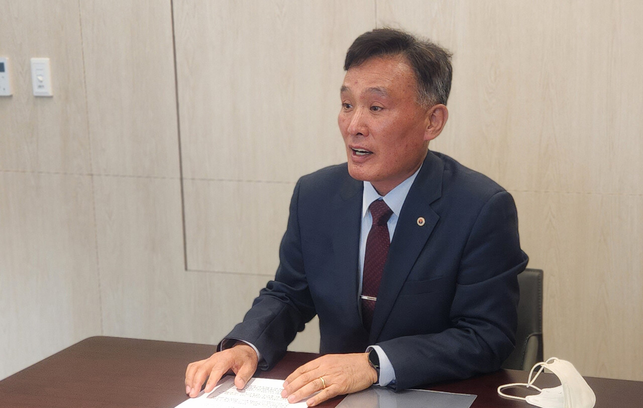 대한의사협회 대의원회 박성민 의장은 지난 12일 서울 이촌동 의협 회관에서 출입기자단과 간담회를 갖고 오는 23일 열리는 정기대의원총회에서 의대 정원 확대 저지 방안을 논의한다고 밝혔다(ⓒ청년의사).