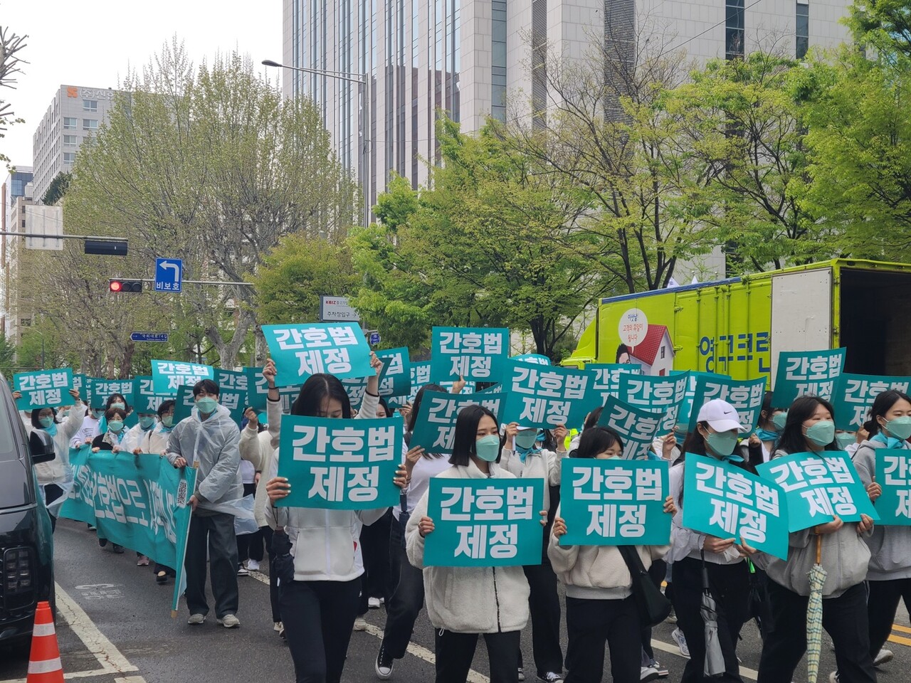 대한간호협회는 18일 국회와 여의도 국민의힘 중앙 당사 앞에서 ‘간호법 국회 통과 촉구 문화마당’을 개최했다(사진제공: 대한간호협회).