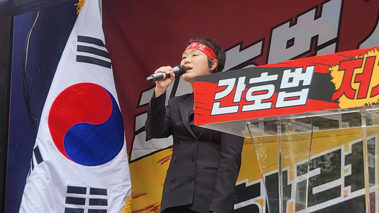 대한간호조무사협회 곽지연 회장은 대회사를 통해 간호조무사가 간호법의 당사자라고 강조하며 간협과 민주당을 향해 당정 간호법 중재안을 즉각 수용하라고 촉구했다(ⓒ청년의사).