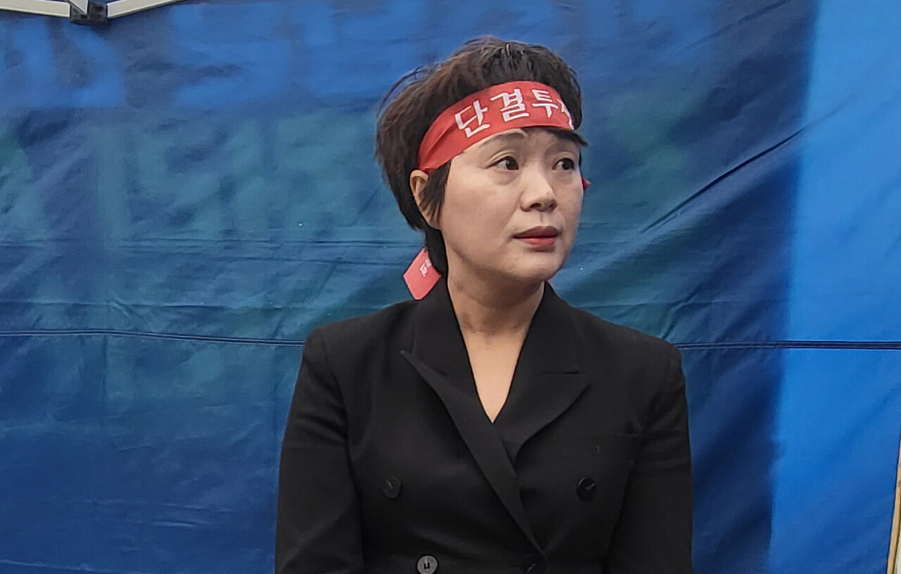 대한간호조무사협회 곽지연 회장은 25일 국회 기자회견을 마친 후 국회 정문 앞에 설치된 천막에서 무기한 단식 농성을 시작했다(ⓒ청년의사).