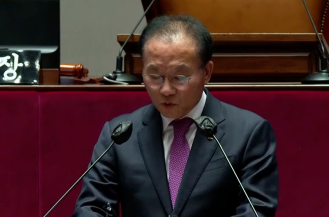 국민의힘은 25일 오후 의원총회를 열고 더불어민주당이 오는 27일 국회 본회의에서 간호법을 강행처리할 경우 대응방안을 논의했다. 사진은 의원총회에서 발언하는 윤재옥 원내대표 모습(국민의힘 유튜브 채널 캡처).