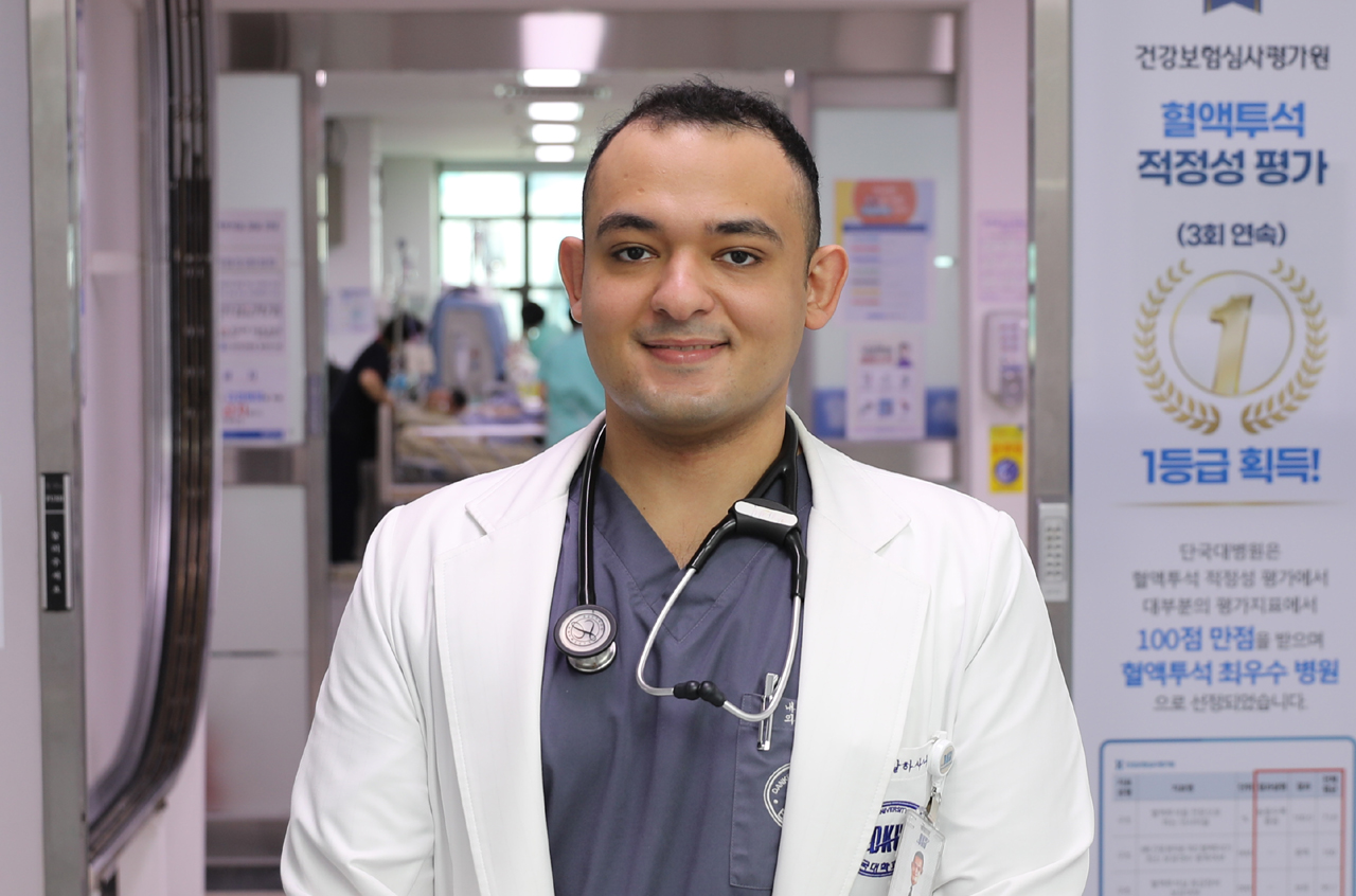 단국대병원 내과 전공의 무함마드 알하사니 씨는 청년의사와 인터뷰에서 한국에서 의사로 어떻게 생활하고 있는지 이야기했다(사진제공: 단국대병원).