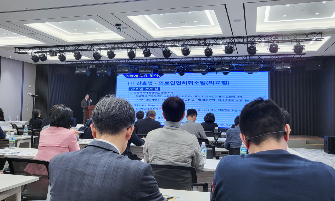 이필수 대한의사협회장은 지난 9일 용산 의협회관에서 진행한 의료정책최고위과정 첫 번째 강의를 맡아 간호법 등 주요 현안 대응 상황을 설명하고 회원 참여를 강조했다.