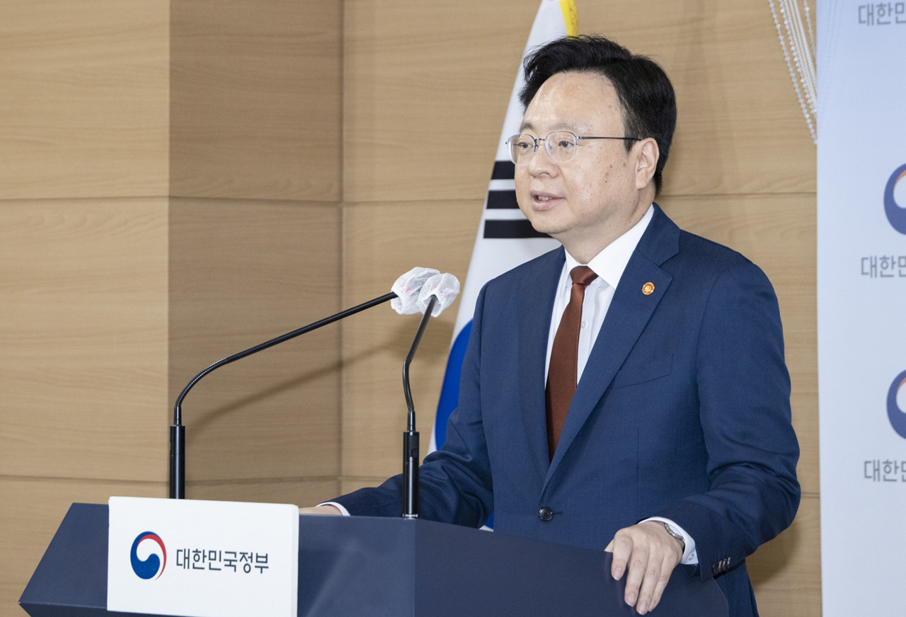 보건복지부 조규홍 장관은 16일 정부서울청사에서 간호법 관련 국무회의 의결 결과를 브리핑했다(사진제공: 복지부).