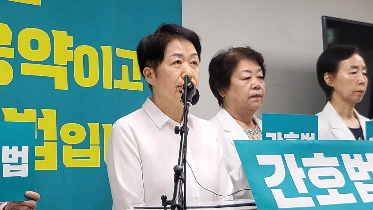 대한간호협회 김영경 회장은 17일부터 한달 동안 간호사 면허증 반납 운동을 전개한다고 밝혔다(ⓒ청년의사).