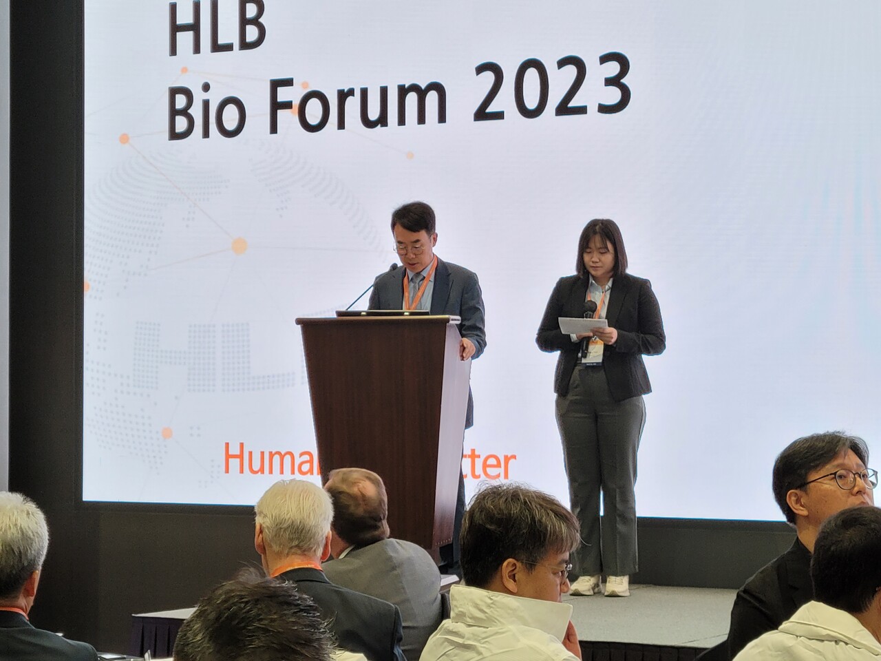 에이치엘비 진양곤 회장이 지난 27일 경원재 앰배서더 인천에서 열린 에이치엘비 바이오 포럼에서 축사를 전하고 있다.