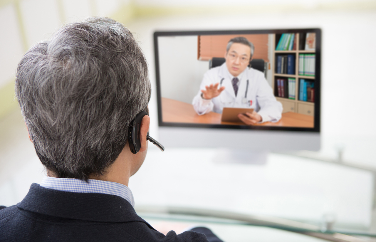 보건복지부가 의원급 의료기관을 중심으로 초진환자를 대상으로 하는 비대면 진료 시범사업 안을 공개했다. 일반 비대면 진료 환자 대상 약 배달은 포함되지 않았다(사진출처: 게티이미지).