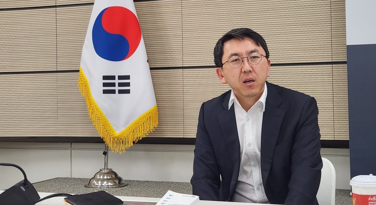 보건복지부 간호정책과 임강섭 과장은 지난 17일 전문기자협의회와 만나 간호법 대안으로 (가칭)의료요양돌봄통합지원법 제정을 추진하는 것이 복지부 입장이라고 설명했다.