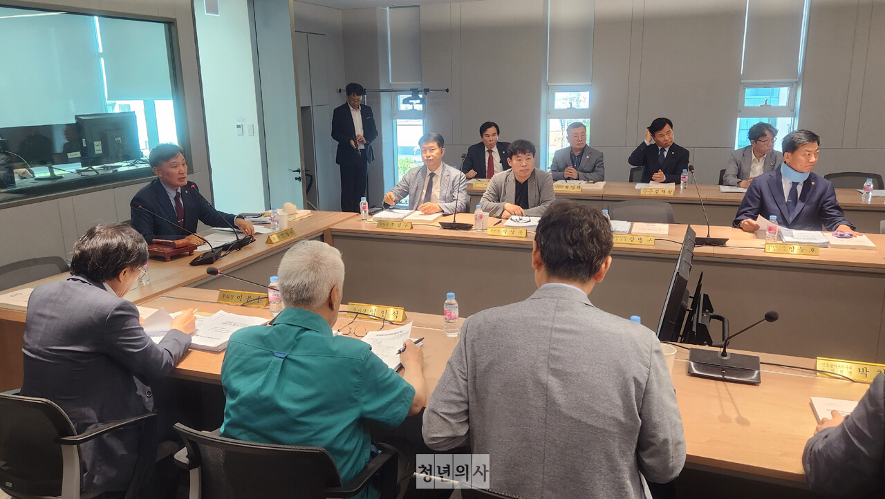 대한의사협회 대의원회는 지난 20일 운영위원회를 열고 비상대책위원회 해산 시기를 논의했다.