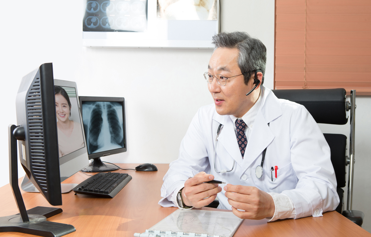 정부의 비대면 진료 시범사업 시행 이전에 의료과실 책임 등 관련 법률 정비가 필요하다는 의견이 나오고 있다(사진 출처: 게티이미지).