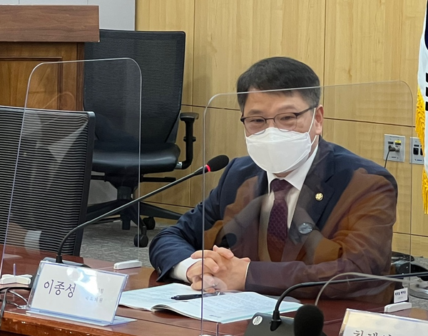 국민의힘 이종성 의원은 공공의료기관에 입원전담전문의를 의무 채용하도록 하는 '의료법 개정안'을 대표 발의했다(사진출처: 이종성 의원 블로그).