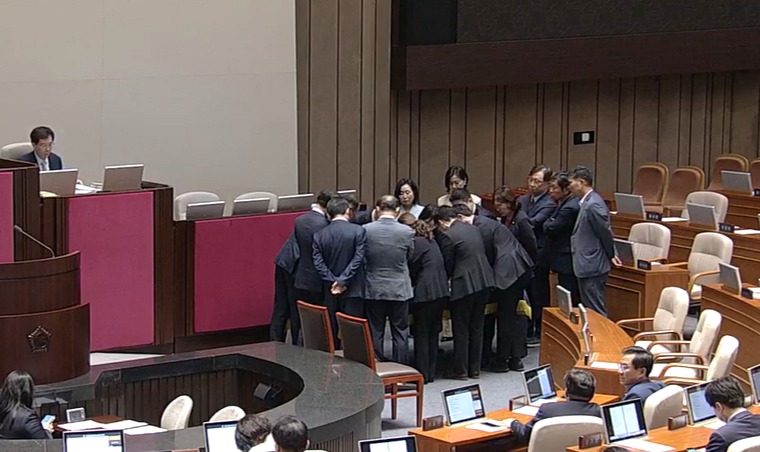 국회는 30일 오후 열린 본회의에서 '간호법 제정안 재의 투표'를 진행했다. 투표결과 재석 의원 289명 중 찬성 178명, 반대 107명, 기권 4명으로 부결됐다(국회방송 캡쳐).